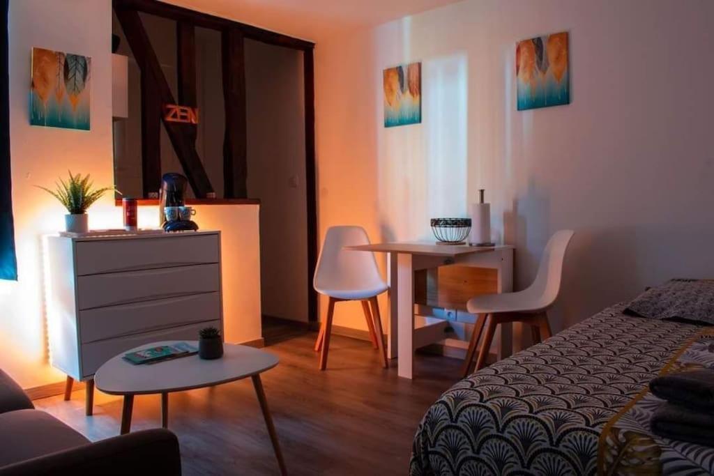 Studio Charmant Confortable Tv Centre Ville Louviers Kültér fotó