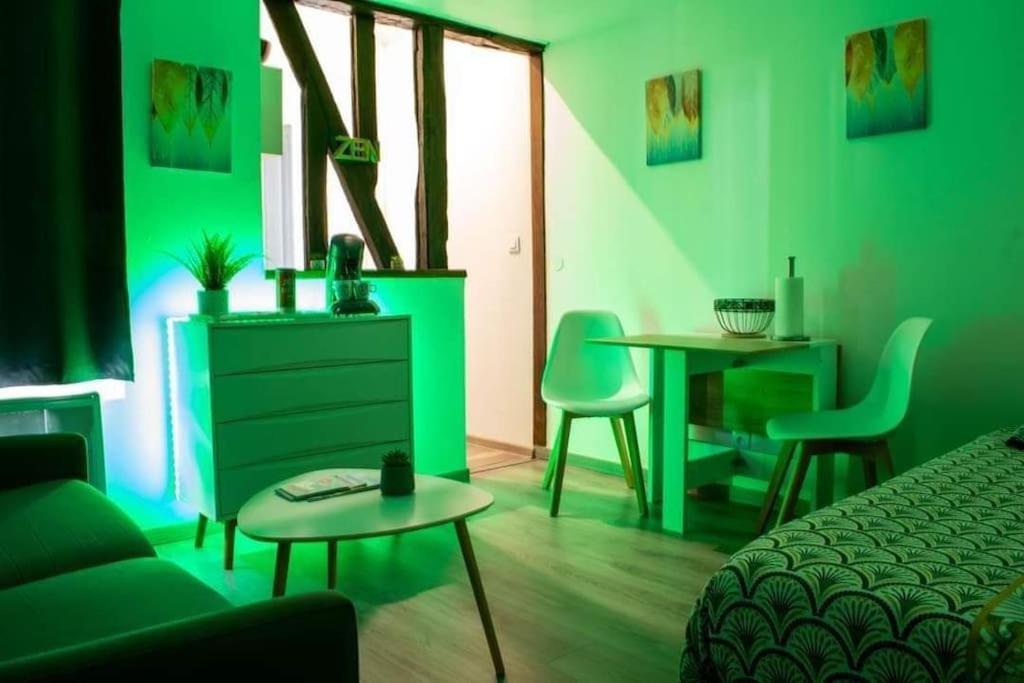 Studio Charmant Confortable Tv Centre Ville Louviers Kültér fotó