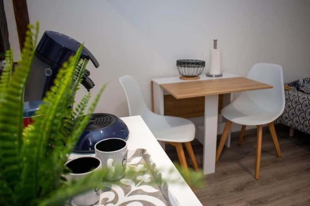 Studio Charmant Confortable Tv Centre Ville Louviers Kültér fotó
