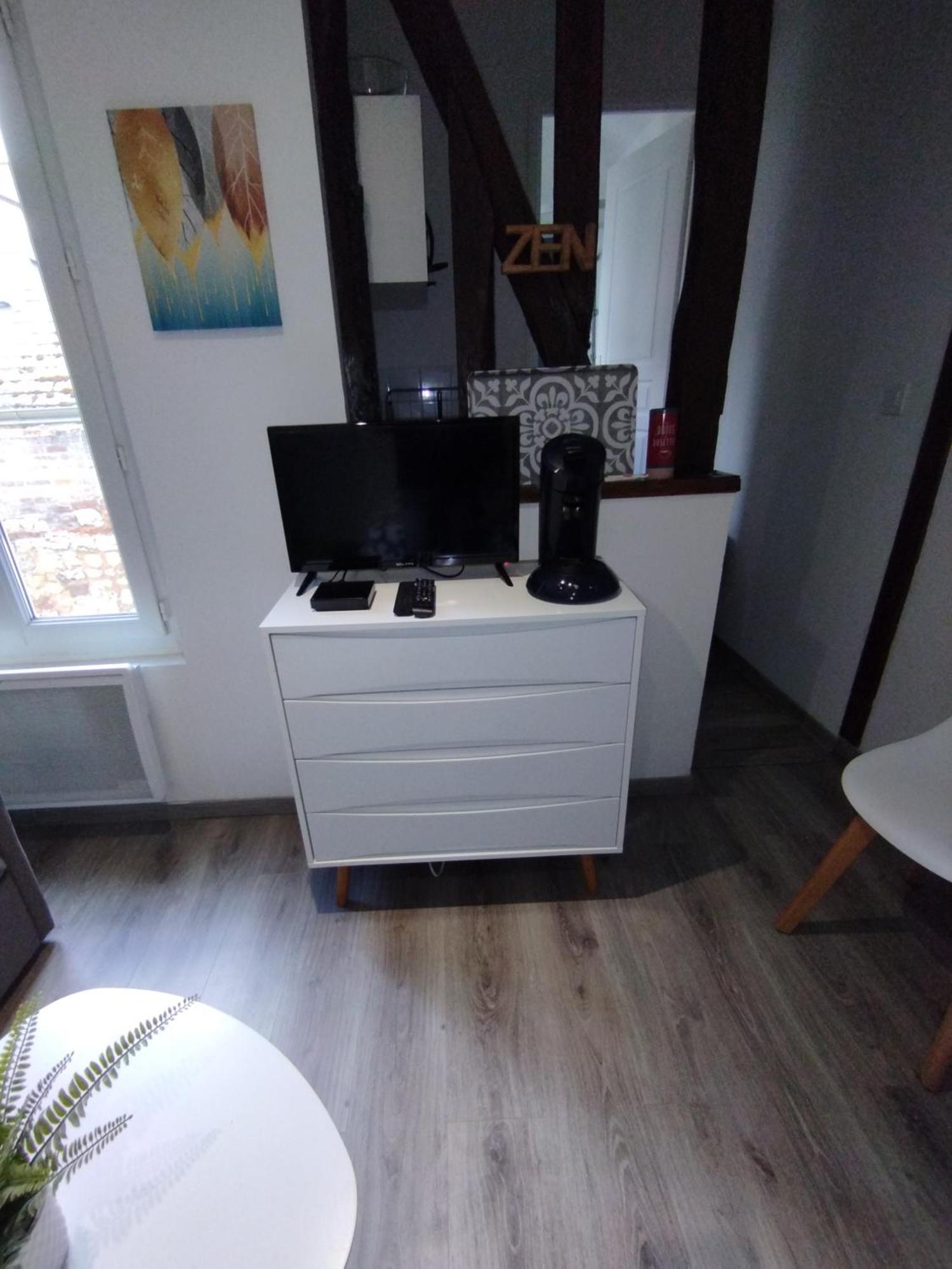 Studio Charmant Confortable Tv Centre Ville Louviers Kültér fotó