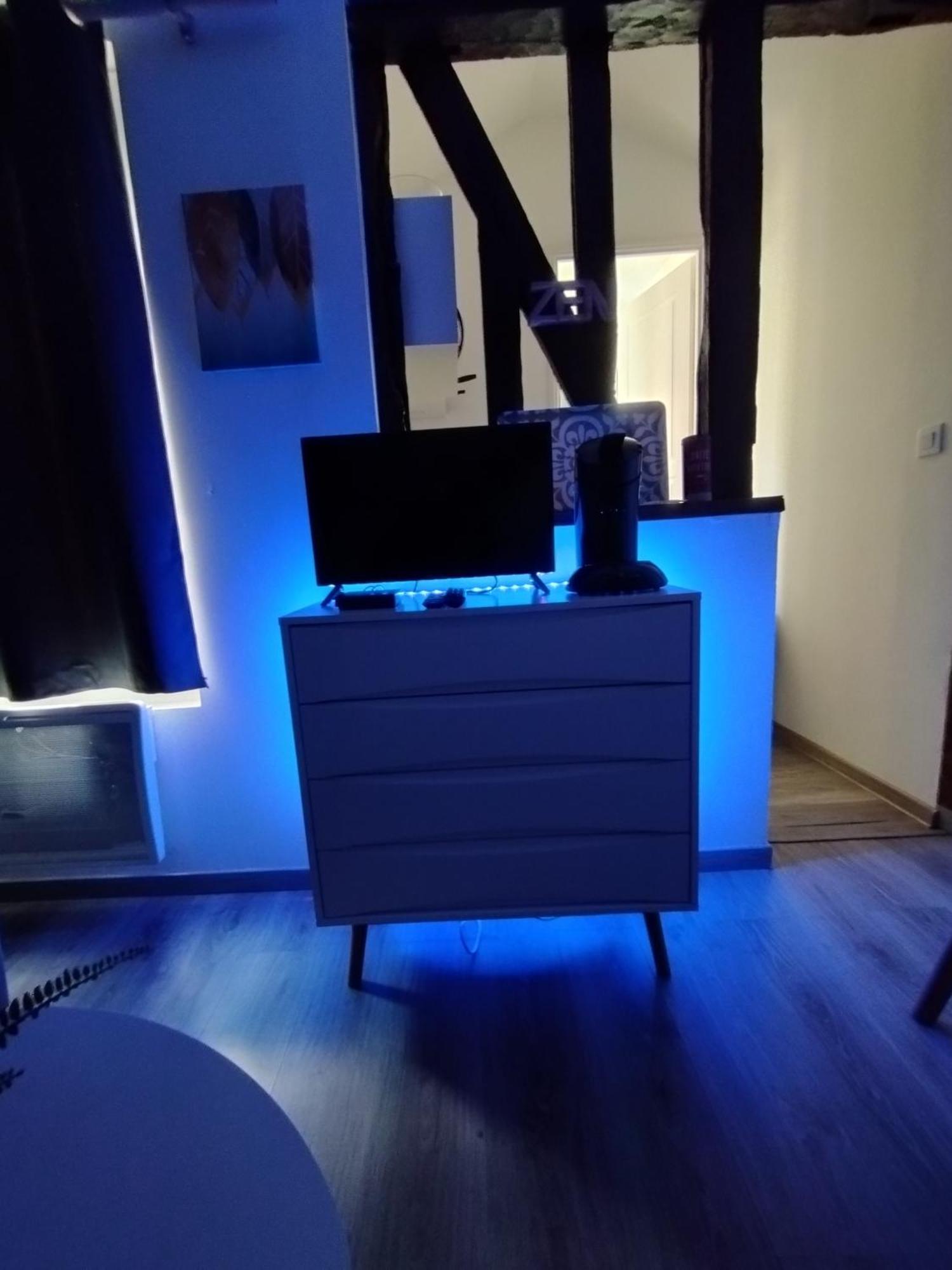 Studio Charmant Confortable Tv Centre Ville Louviers Kültér fotó